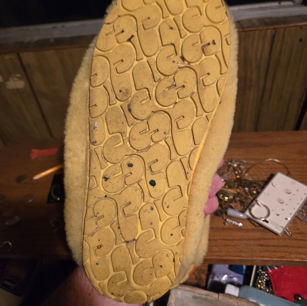 Multi Color Slippers Size Large - Picture 16 of 16